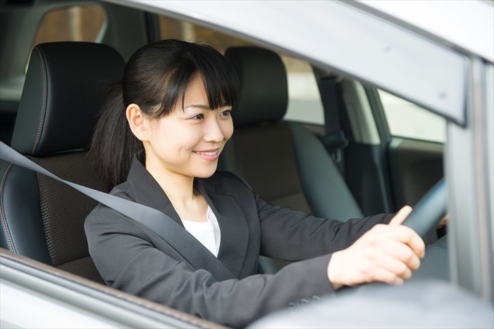 《千代田区》週払いOK・普通車での役員の送迎ドライバー！（Web面接OK・高時給）