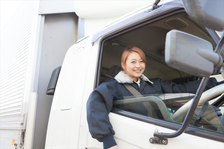 《君津市》週払いOK・大型ダンプ車での土砂、汚泥の工場間運搬ドライバー！（女性活躍中・高時給）