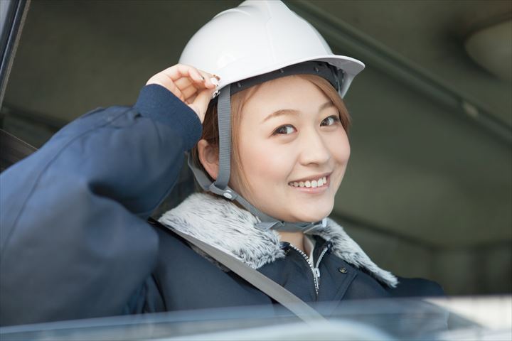 《江東区》週払いOK・大型車での企業などへの産廃回収ドライバー！（Web面接OK・週休2日）