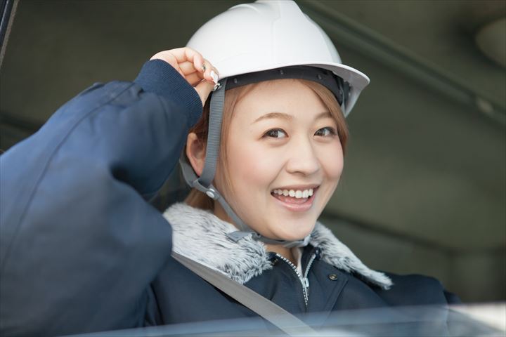 《太田市》週払いOK・4ｔスーパーロングでの自動車部品などのセンター間配送ドライバー！（土日休み・高収入）