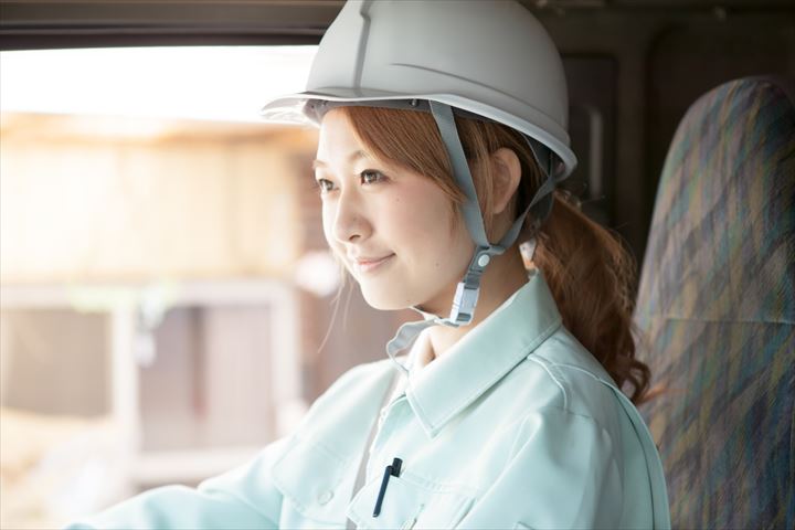 《名古屋市西区》週払いOK・2ｔ～4ｔ車での現場から出る廃材回収ドライバー！（高収入・土日祝休み）