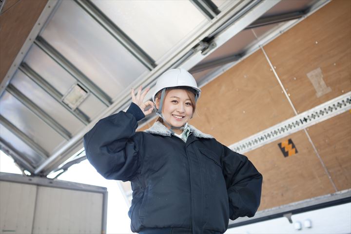 《豊田市》週払いOK・大型ウイング車での自動車部品のセンター間配送ドライバー！（高時給・土日休み）