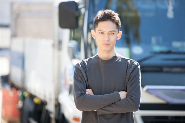 《墨田区》週払いOK・3ｔ～4ｔ車での氷の店舗配送ドライバー！（高時給・土日休み）