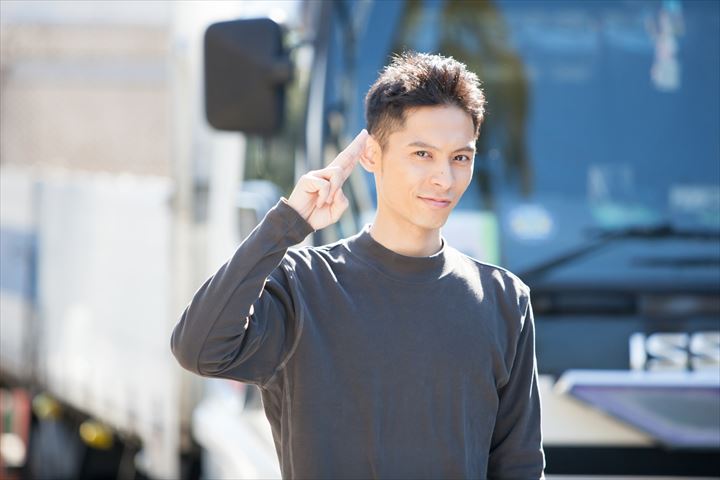 《小牧市》週払いOK・3ｔ車での常温、冷蔵食品の店舗配送ドライバー！（Web面接OK・高収入）