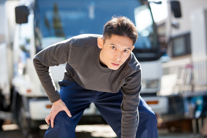 《柏市》週払いOK・2ｔ車での企業向け一般貨物の集配ドライバー！（Web面接OK・高時給）