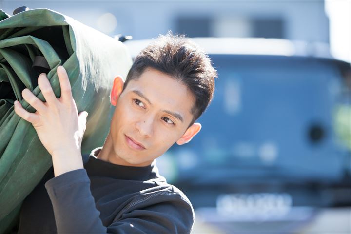 《豊中市》週払いOK・2ｔ車での工務店や現場への住宅設備の配送ドライバ―！（Web面接OK・土日祝休み）