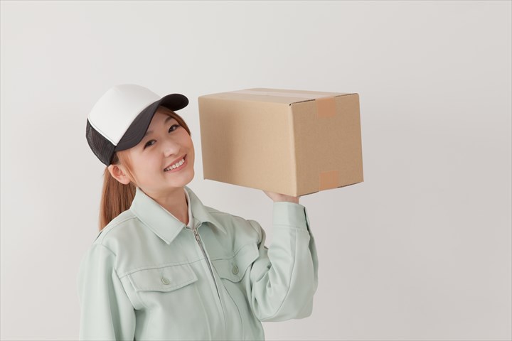 《江戸川区》週払いOK・4ｔ車での食品全般のセンター、問屋などへの集配ドライバー！（高収入・週休2日）