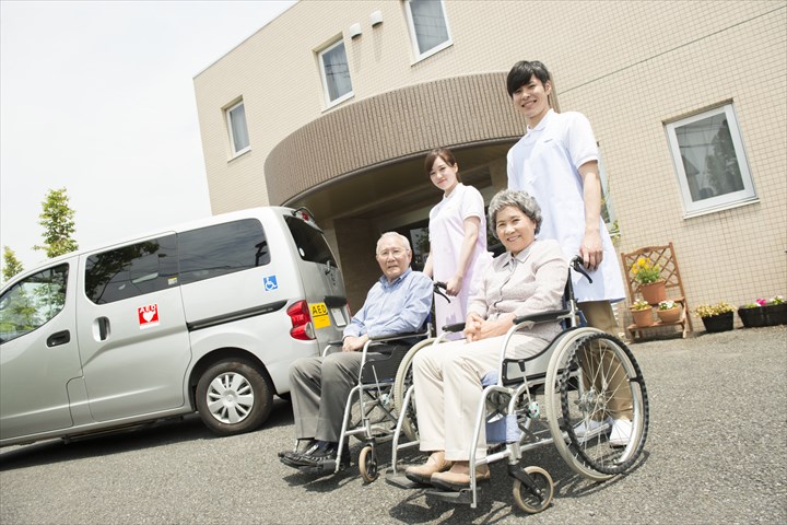 《大阪市西区》週払いOK・普通車でのデイサービス利用者の送迎ドライバー！（土日休み・Wワーク歓迎）