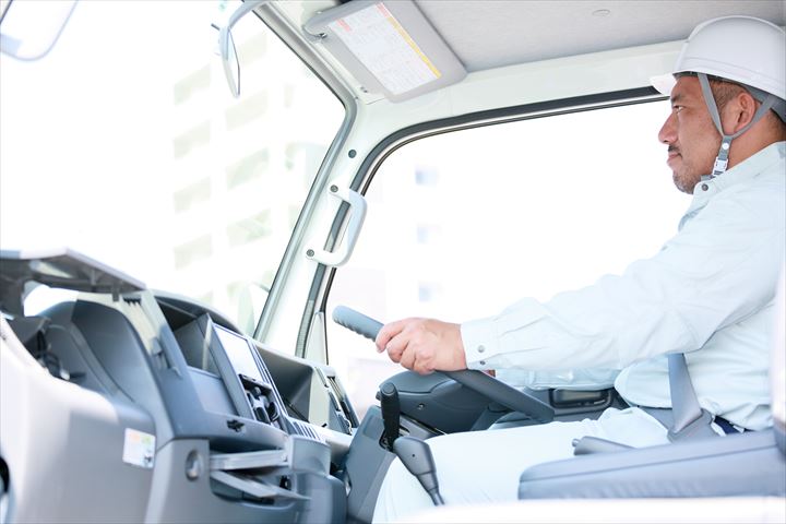 《北区》週払いOK・1.5ｔ幌車での現場などへの電気機器の配送ドライバー！（Web面接OK・土日祝休み）