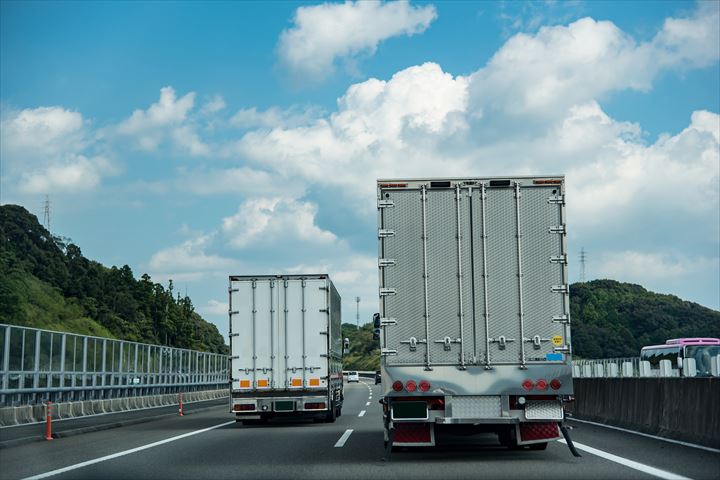 《鈴鹿市》週払いOK・大型車での積み荷の地場配送ドライバー！（Web面接OK・土日祝休み）