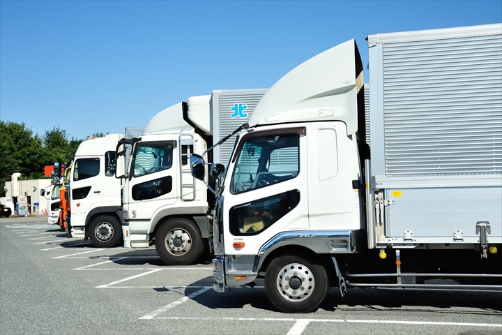 《筑西市》週払いOK・2ｔ～大型車での車両の陸送ドライバー！（Web面接OK・駅チカ）