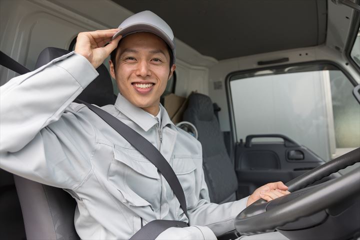 《三木市》週払いOK・2ｔ車でのチルドや米飯商品の店舗配送ドライバー！（Web面接OK・週休2日）