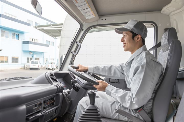 《さいたま市岩槻区》週払いOK・3ｔ車での飲食店への3温帯食品の配送ドライバー！（Web面接OK・高収入）