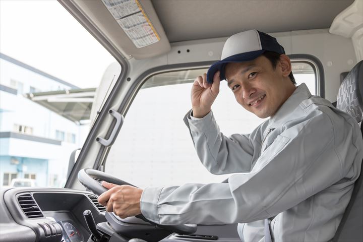 《鹿沼市》週払いOK・4ｔ車でのチルド食品の配送ドライバー！（高収入・カゴ積み下ろし）