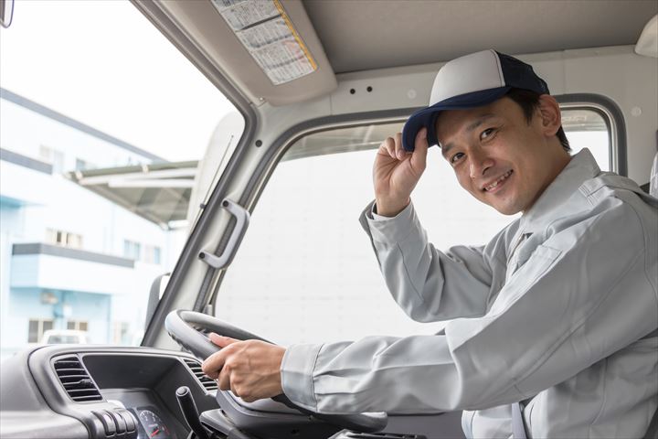 《江東区》週払いOK・3ｔ車でのチルド品や日用品などの店舗配送ドライバー！（年末迄の短期・高収入）