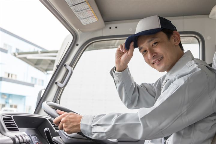 《品川区》週払いOK・2ｔ車での一般貨物の集配ドライバー！（Web面接OK・高収入）