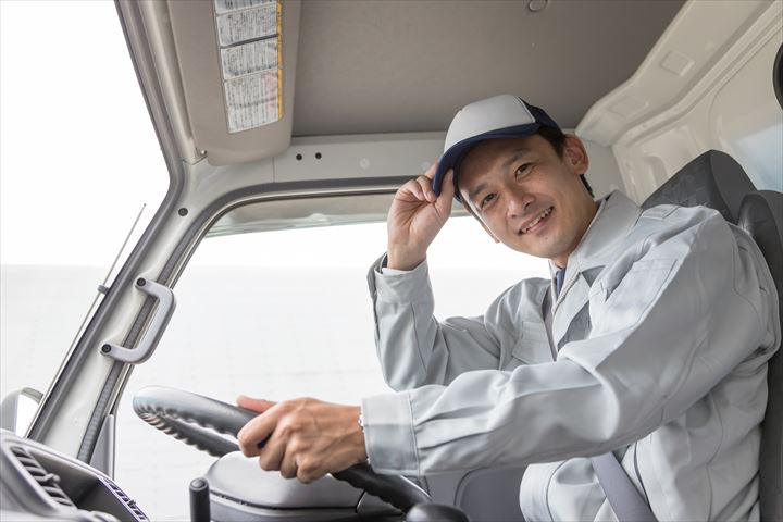 《さいたま市見沼区》週払いOK・2ｔ車での老人ホームや病院等への3温帯食材の配送ドライバー！（Web面接OK・高時給）