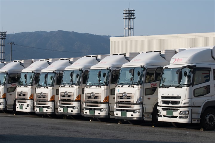 《丸亀市》週払いOK・4ｔ車での企業への一般貨物の集配ドライバー！（Web面接OK・土日祝休み）