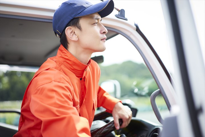 《中野区》週払いOK・2～3ｔパッカー車での一般家庭ごみの回収ドライバー！（Web面接OK・高時給）