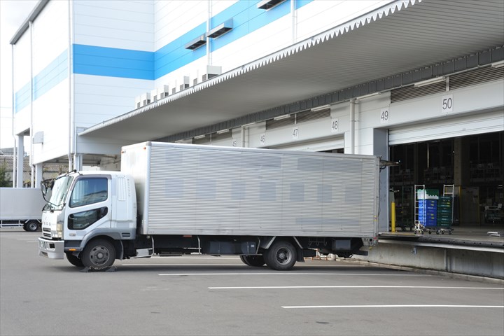 《相模原市南区》週払いOK・大型車でのスーパーへの食品や雑貨等の配送ドライバー！（Web面接OK・高時給）