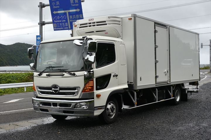 《千葉市花見川区》週払いOK・3ｔ車での冷凍食品のコンビニ配送ドライバー！（Web面接OK・高時給）