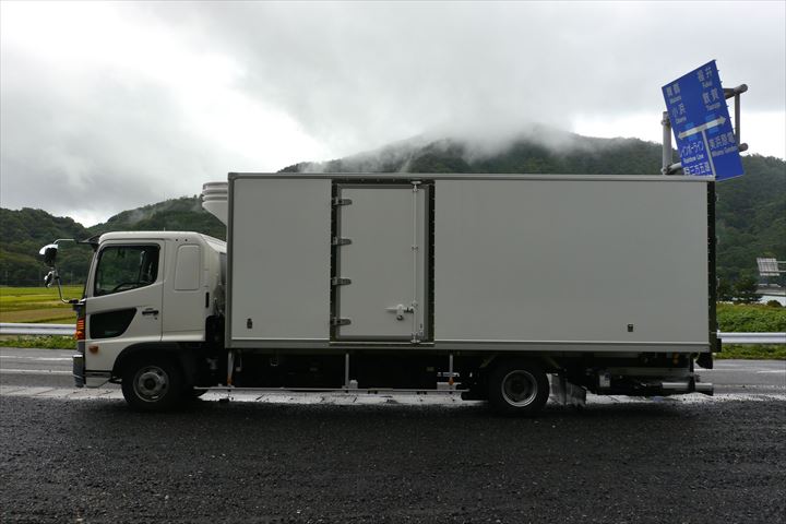 《東大阪市》週払いOK・3ｔ車での企業や現場への住宅資材や一般貨物の配送ドライバー！（Web面接OK・週休2日）