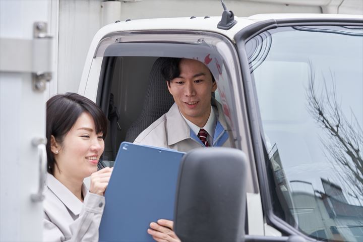 《千葉市若葉区》週払いOK・4ｔ車での企業向け一般貨物の集配ドライバー！（Web面接OK・土日祝休み）