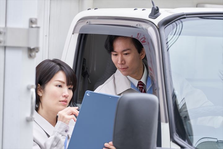 《高座郡寒川町》週払いOK・3ｔ車でのセンターや問屋への乳製品の配送ドライバー！（Web面接OK・高時給）