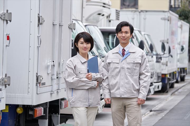 《一宮市》週払いOK・4ｔ車での3温帯食品の店舗配送ドライバー！（Web面接OK・カゴ使用）