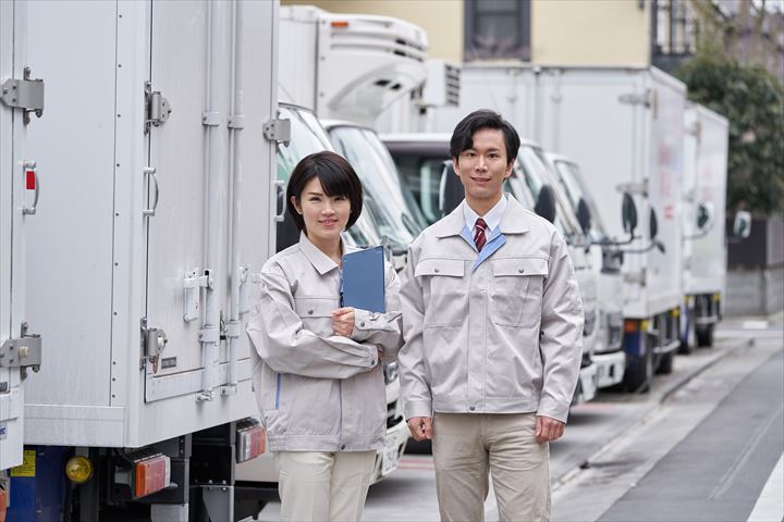 《生駒市》週払いOK・2ｔ車での工場や倉庫などへの空缶の配送ドライバー！（Web面接OK・未経験OK）