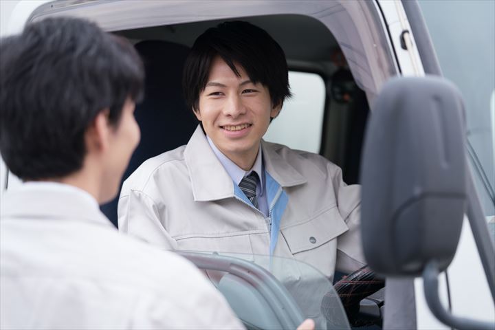 《静岡市葵区》週払いOK・1.5ｔ車でのホテルやレストランなどへの三温帯食材の配送ドライバー！（Web面接OK・土日休み）