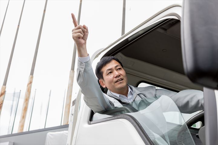 《新宿区》週払いOK・3ｔ車での工場や企業へのガスボンベの配送ドライバー！（Web面接OK・高時給）