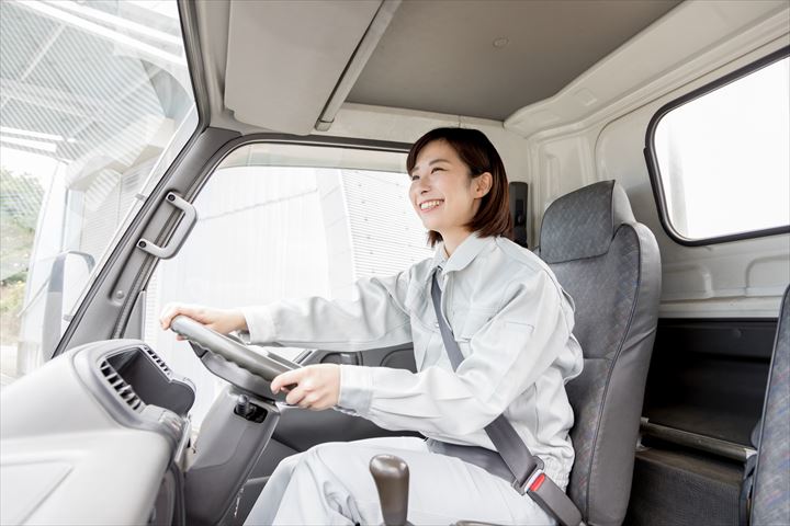 《足立区》週払いOK・3.5ｔパッカー車での古紙の回収ドライバー！（Web面接OK・高時給）