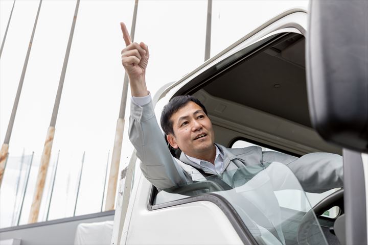 《大田区》週払いOK・2ｔ車での道路清掃ドライバー！（Web面接OK・高収入）