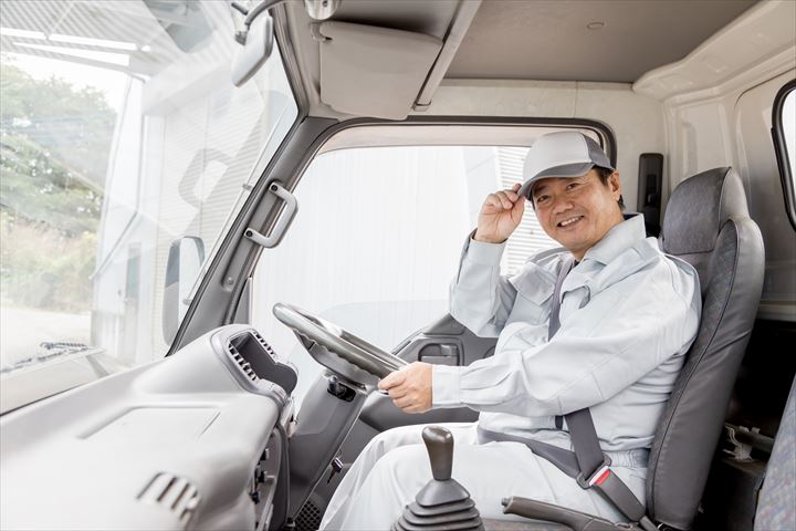 《印西市》週払いOK・大型車での冷凍食品などの店舗配送ドライバー！（Web面接OK・高収入）