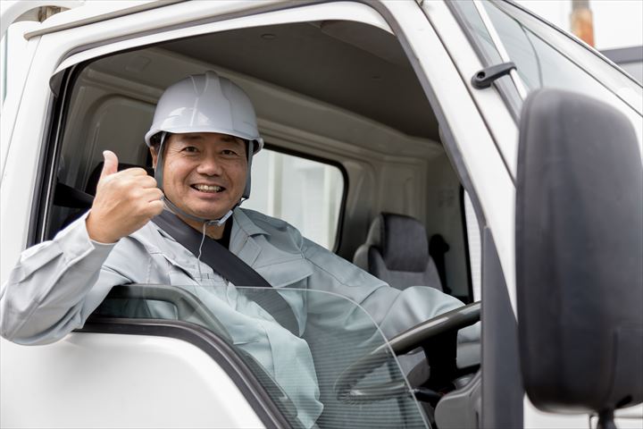 《比企郡川島町》週払いOK・3ｔ車でのコンビニ向け常温品配送ドライバー！（Web面接OK・高収入）