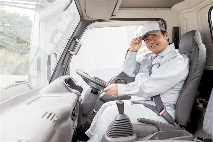 《神戸市兵庫区》週払いOK・普通～2ｔ車での船舶用機械部品の集配及び倉庫内スタッフ！（Web面接OK・土日祝）