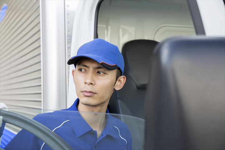 《高崎市》週払いOK・4ｔ車での企業や工場などへの一般雑貨の集配ドライバー！（Web面接OK・高時給）