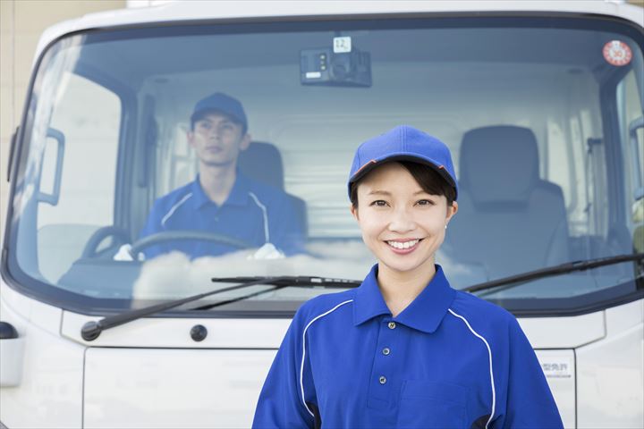 《大和郡山市》週払いOK・3ｔまたは4ｔ車での食品のセンター間配送ドライバー！（高収入・夜勤帯）