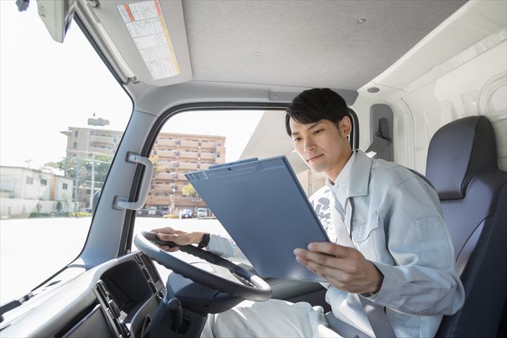 《古河市》週払いOK・3ｔ車でのコンビニへのパン製品配送ドライバー！（Web面接OK・高収入）