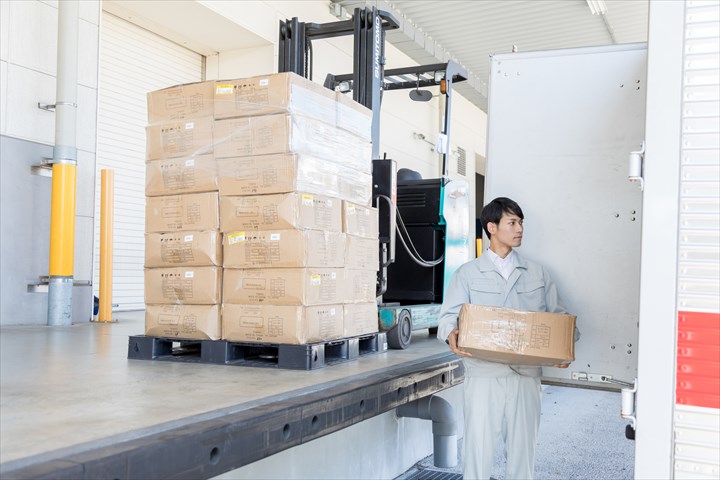 《習志野市》週払いOK・3ｔ車での冷凍、冷蔵食品の配送ドライバー！（夜勤・曜日相談可能）