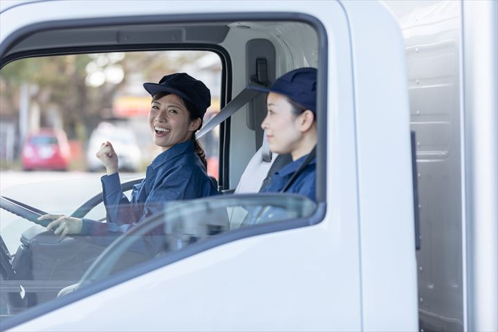 《北葛飾郡杉戸町》週払いOK・4ｔ車でのチルド、ドライ品のセンター間配送ドライバー！（週休2日・高収入）