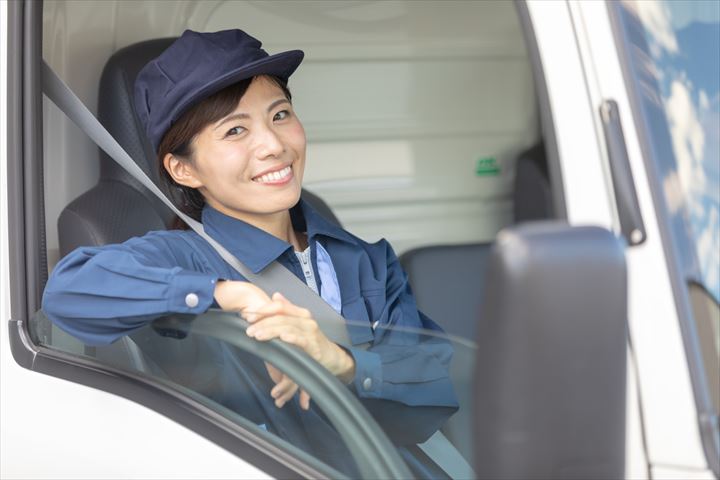 《江東区》週払いOK・4ｔ車でのスーパーへのフローズン商品配送ドライバー！（ルート配送・高収入）