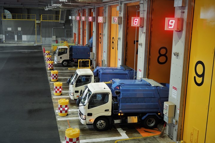 《江東区》週払いOK・1ｔ～4ｔ車での産廃回収ドライバー！（Web面接OK・週休2日）