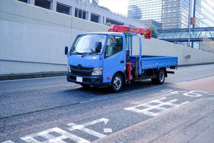 《横浜市金沢区》週払いOK・2ｔ～4ｔ車での資源物などの回収ドライバー！（Web面接OK・高時給）