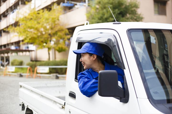 《茨木市》週払いOK・1ｔ車での建設業者への建築や土木資材全般の配送ドライバー！（Web面接OK・週休2日）