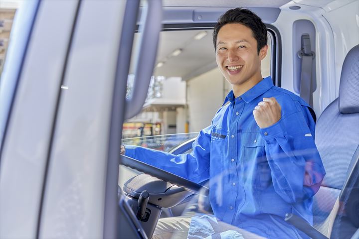 《丹羽郡大口町》週払いOK・4ｔ車でのスーパーへの食品配送ドライバー！（Web面接OK・週3勤務）