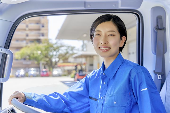 《柏市》週払いOK・2ｔ車での企業向け一般貨物の集配ドライバー！（Web面接OK・高時給）