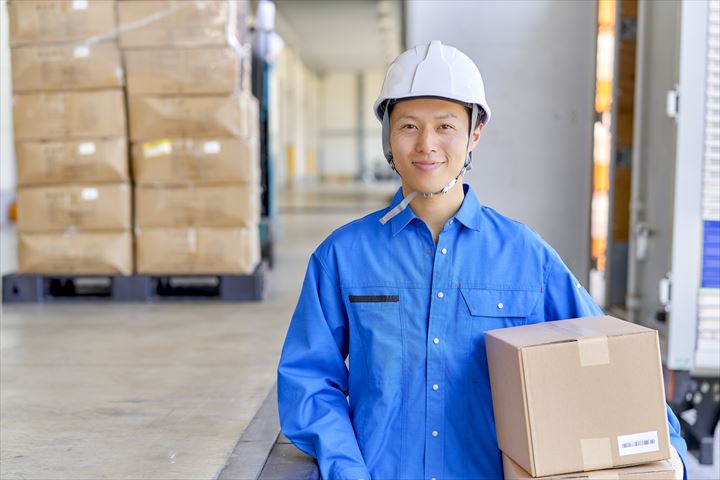 《足立区》週払いOK・4ｔ車での企業向け一般貨物の集配ドライバー！（Web面接OK・高時給）