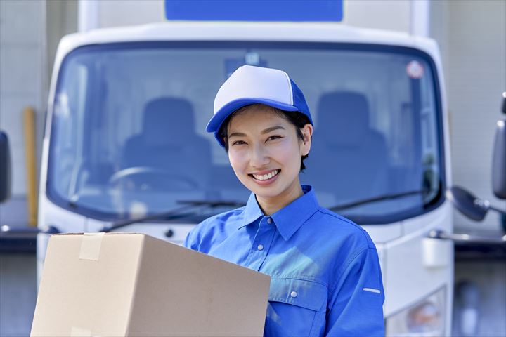 《東海市》週払いOK・3ｔ車でのコンビニ向け常温品配送ドライバー！（週休2日・ルート配送）